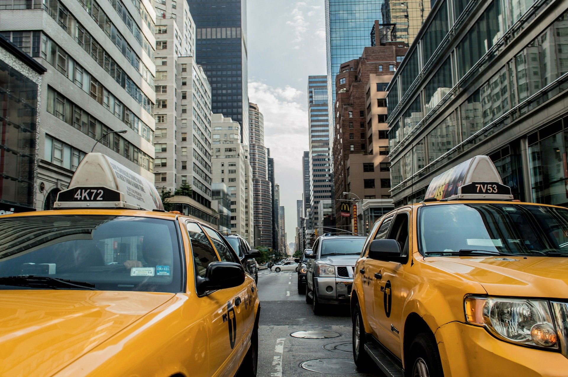 taxi-381233_1920